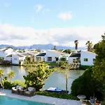 Waters Edge Home With Pedelo