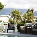 Waters Edge Home With Pedelo