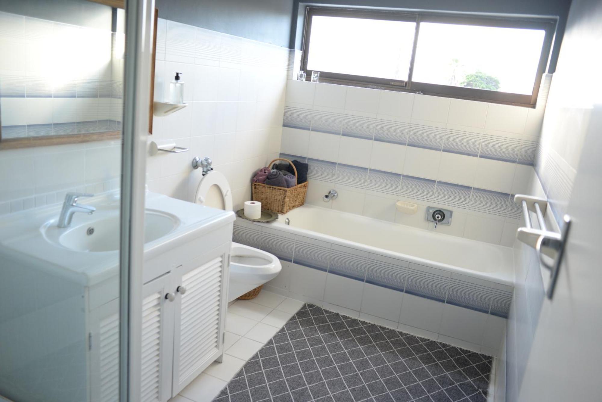 Holiday home Waters Edge With Pedelo