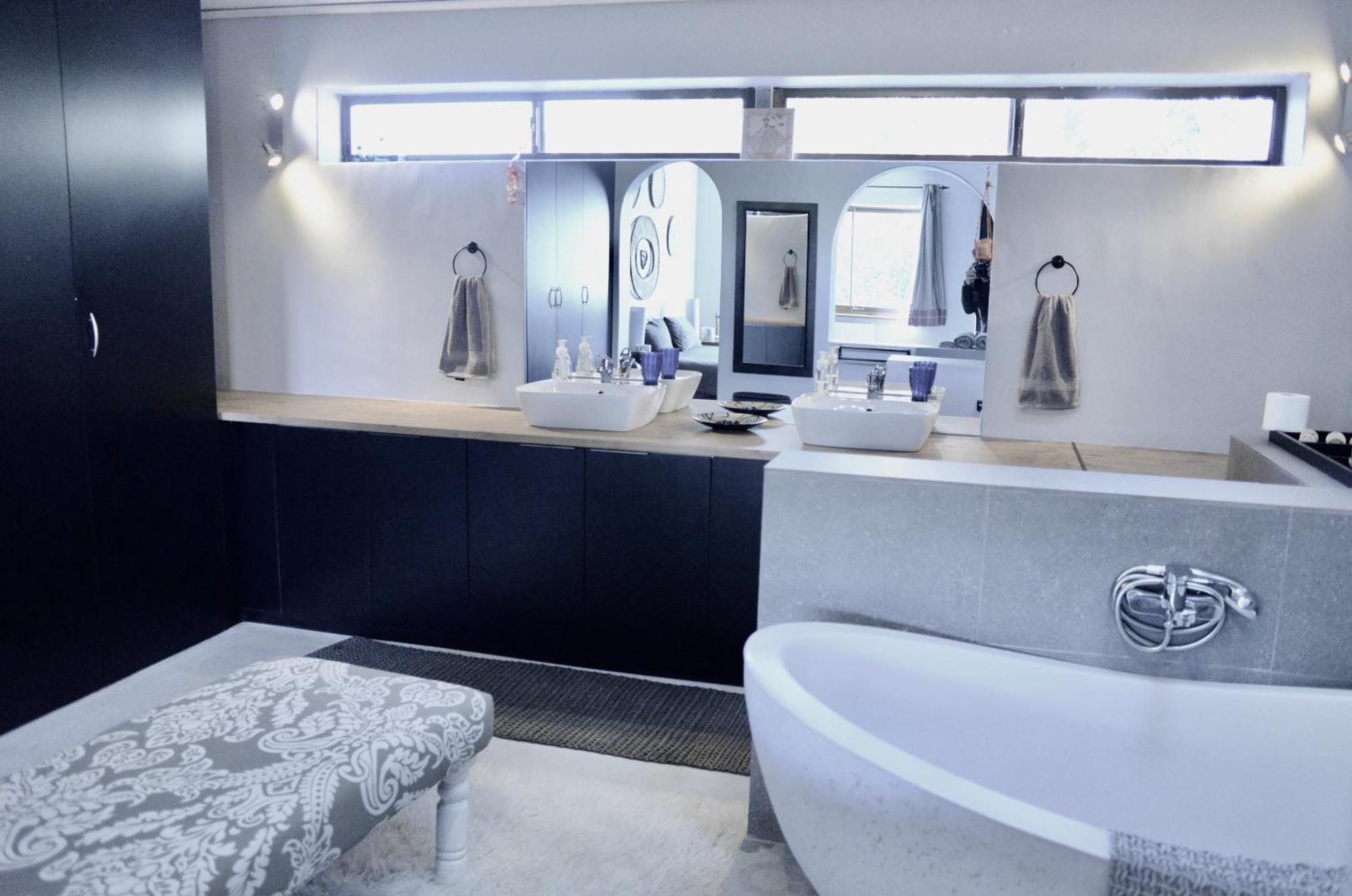 Holiday home Waters Edge With Pedelo