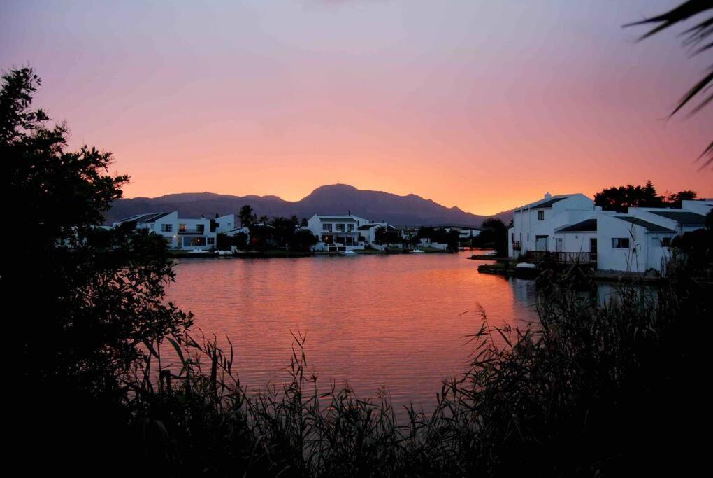 Waters Edge With Pedelo Holiday home Cape Town