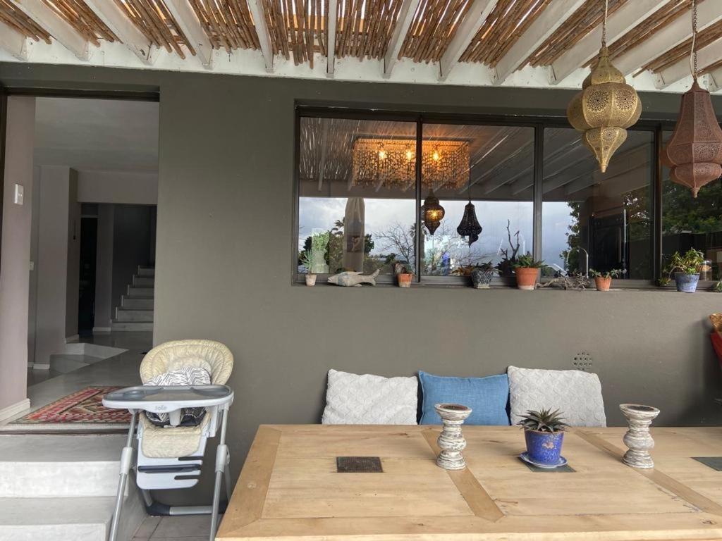 Waters Edge With Pedelo Holiday home