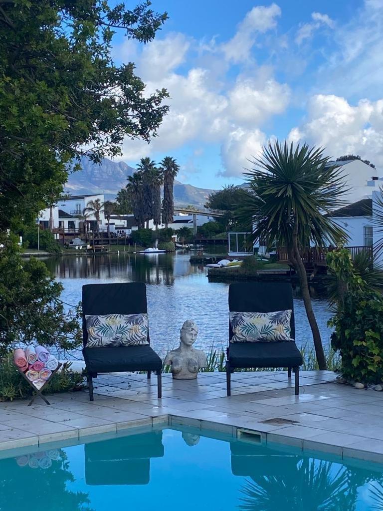 Waters Edge With Pedelo * Cape Town