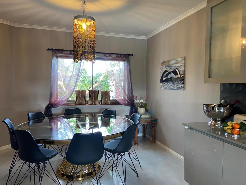 Holiday home Waters Edge With Pedelo Cape Town